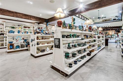 Middle Section Of The Pottery Shop